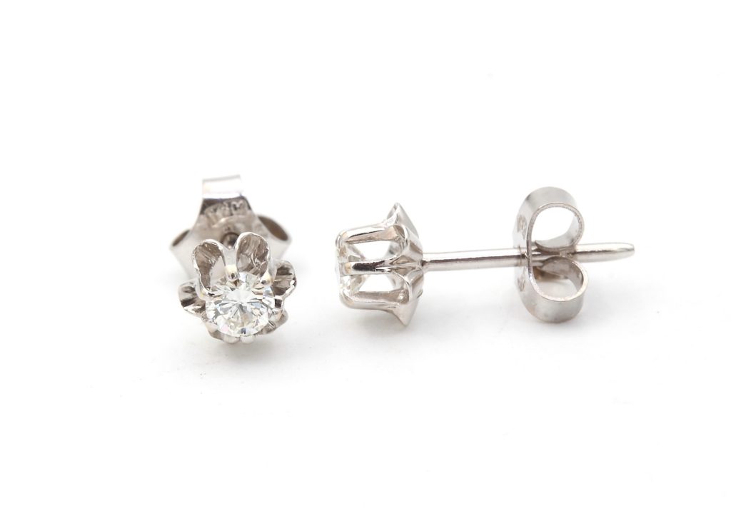 Diamant örhängen i 18k vitguld- ca 030 ct