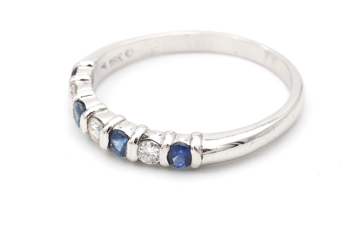 Diamant ring med safirer i 18k vitguld- 0,18 ct Diamant ring med safirer i 18k vitguld- 0,18 ct