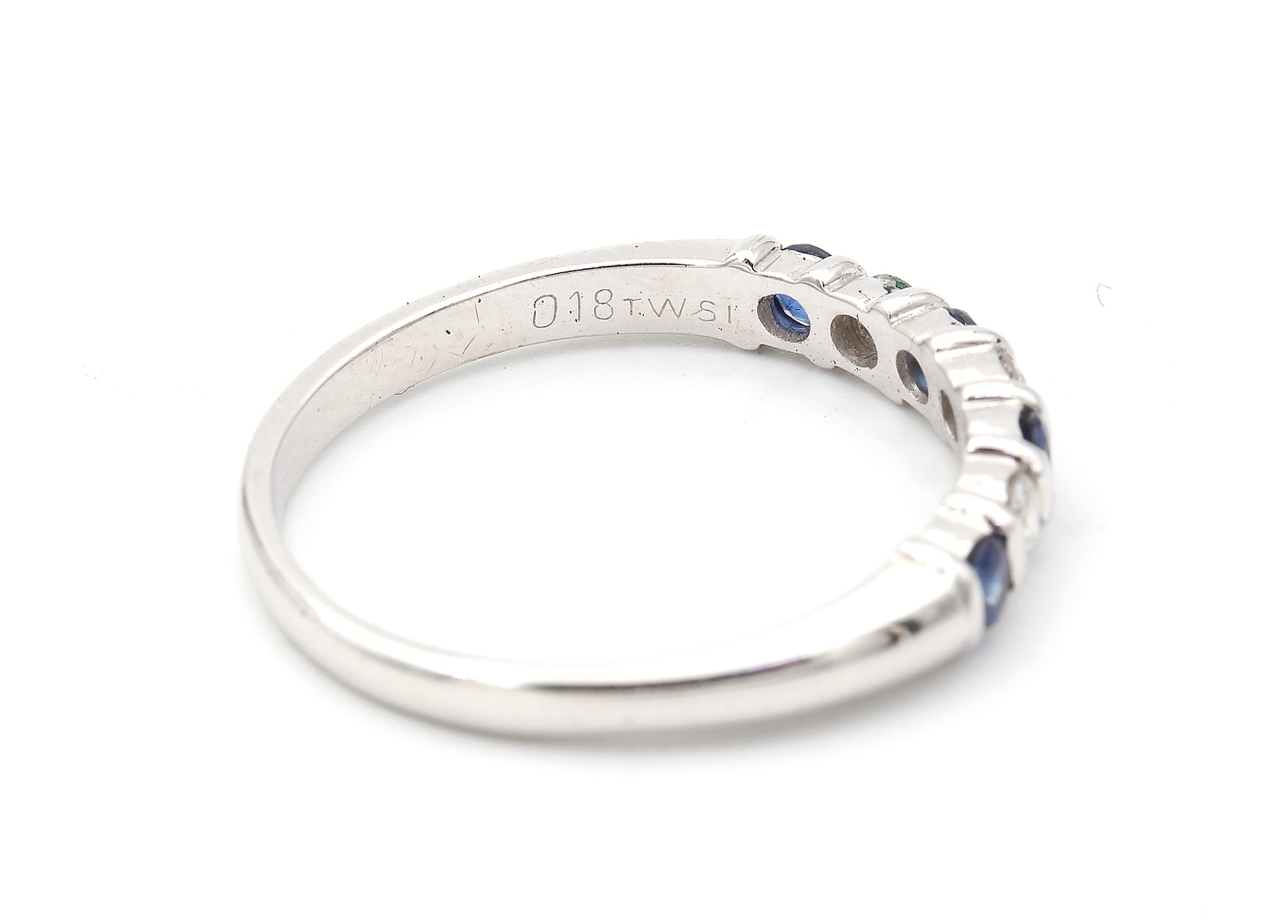 Diamant ring med safirer i 18k vitguld- 0,18 ct Diamant ring med safirer i 18k vitguld- 0,18 ct