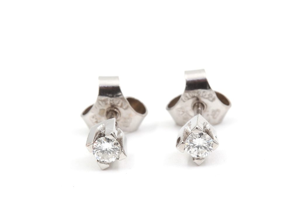 Diamant örhängen i 18k vitguld- 0,20 ct