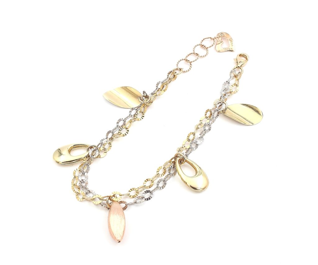 Armband i 18k guld, rose och vitguld med berlocker