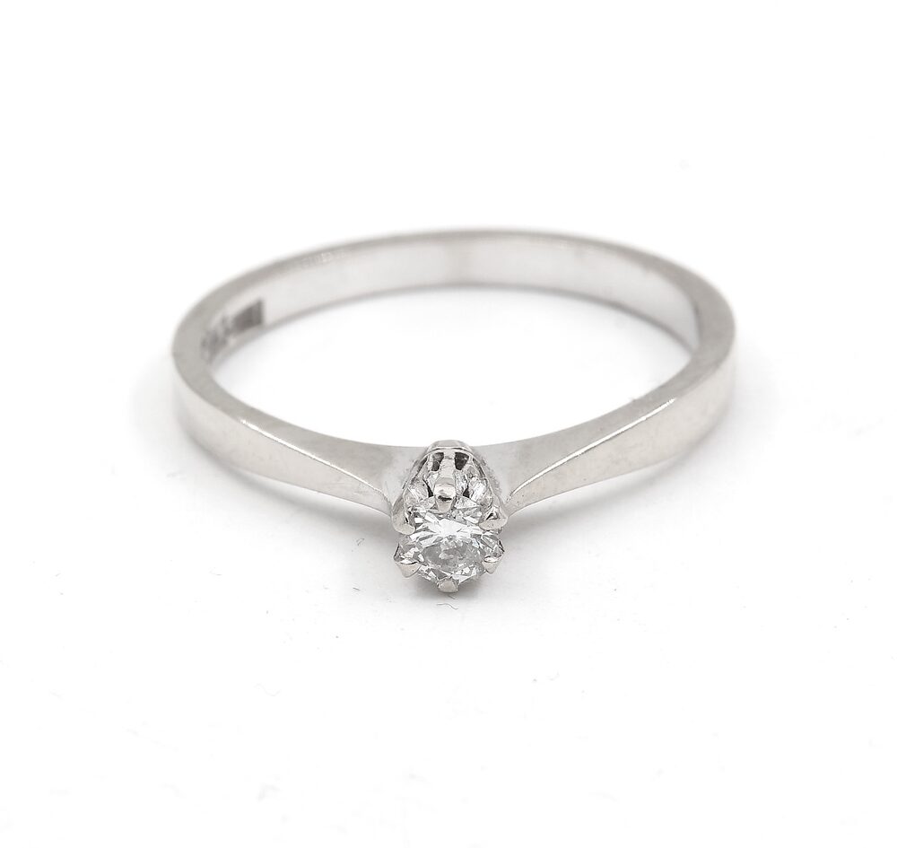 Diamantring i 18k vitguld- 0,12 ct.