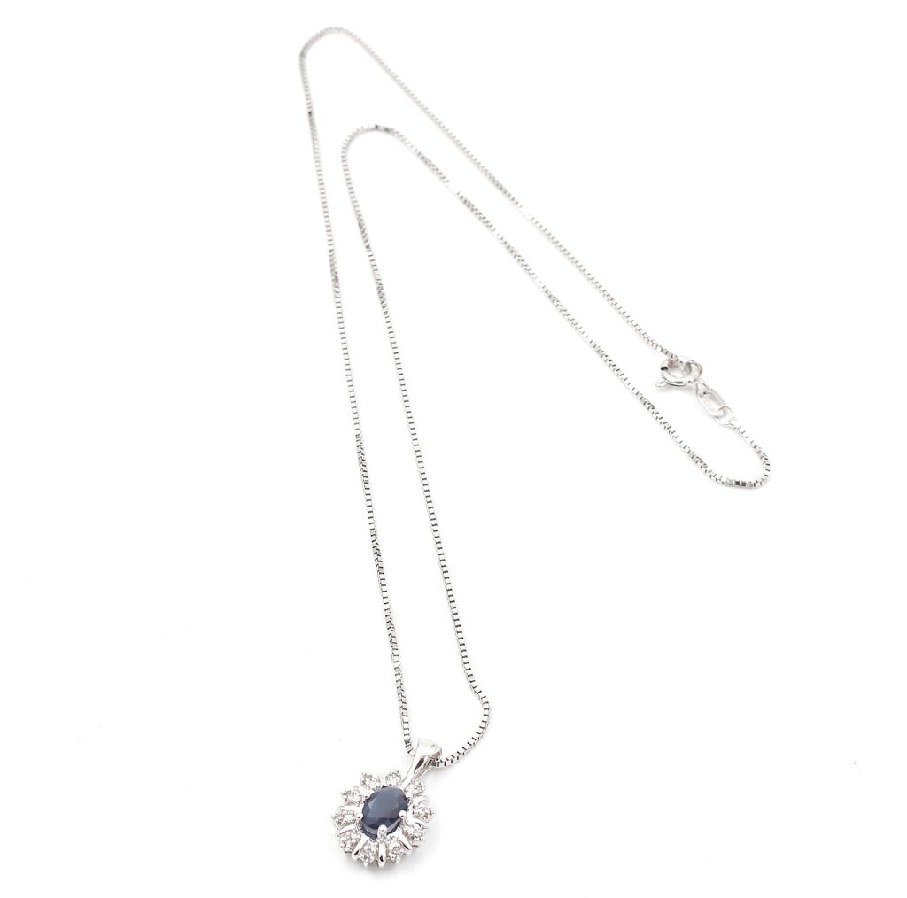 Halsband med diamant hänge i 18k vitguld