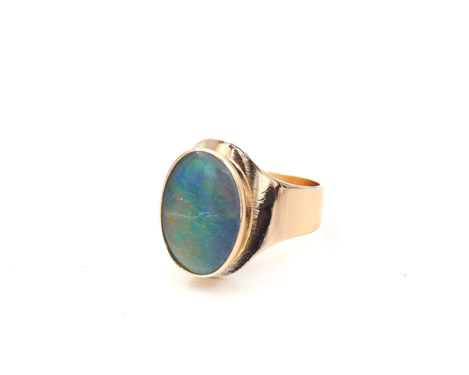 Ring i 18k guld med en opal sten Ring i 18k guld med en opal sten