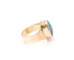 Ring i 18k guld med en opal sten