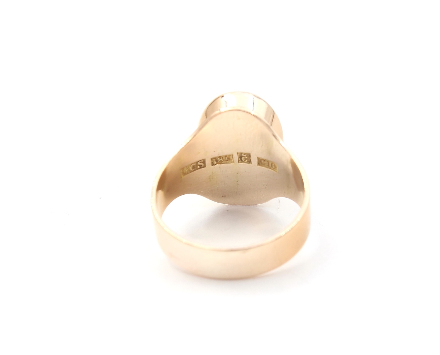 Ring i 18k guld med en opal sten Ring i 18k guld med en opal sten