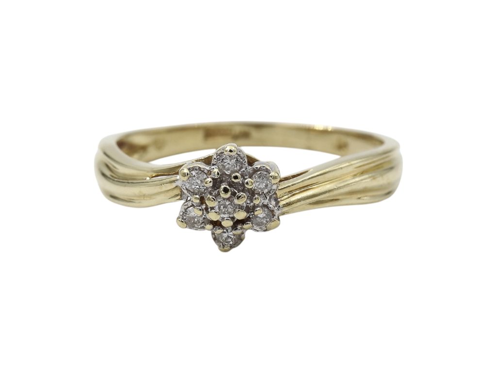 Diamantring i 18k guld med 7 diamanter