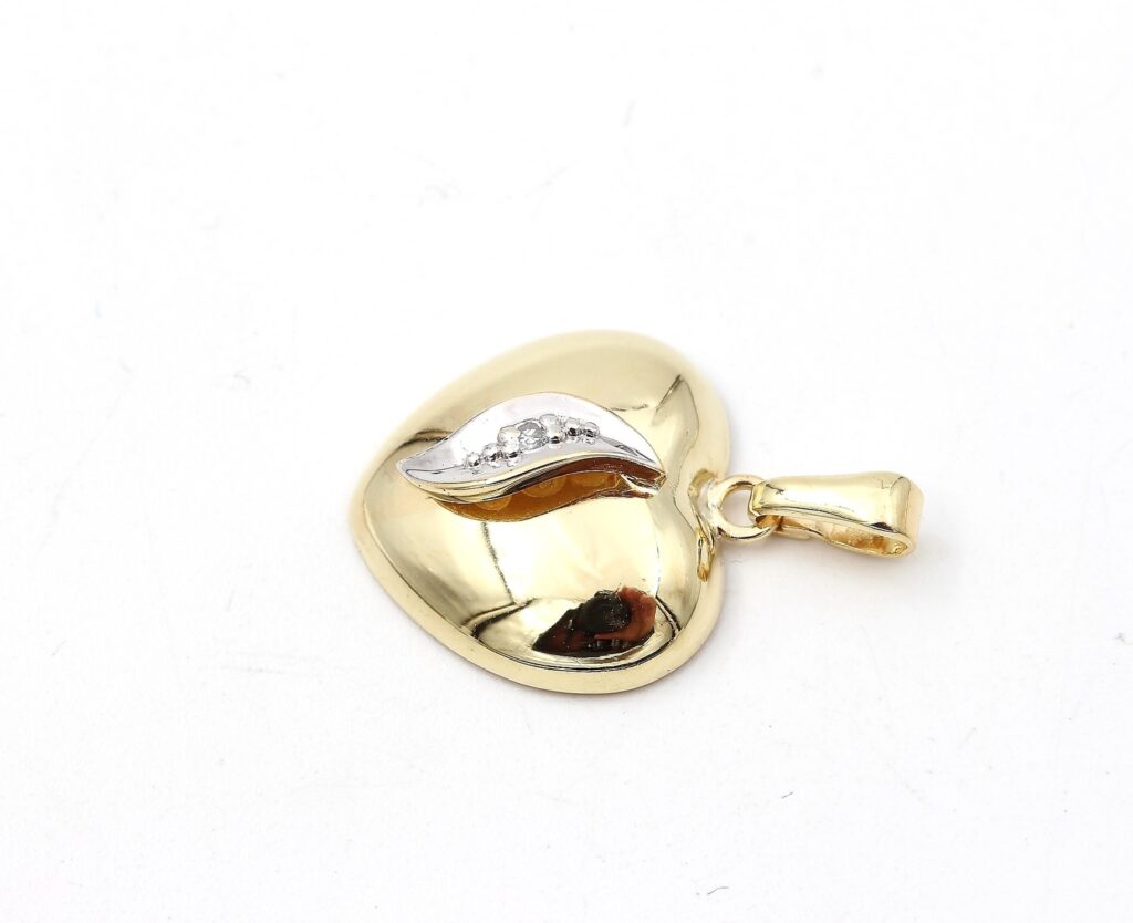 Diamant hänge i form av hjärta i 18k guld