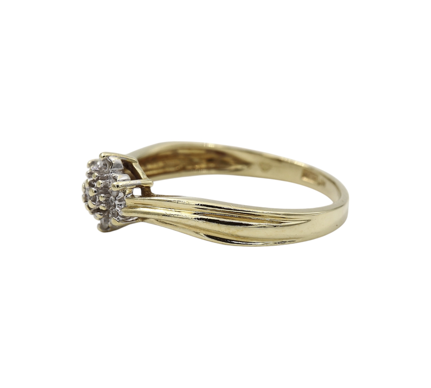 Diamantring i 18k guld med 7 diamanter Diamantring i 18k guld med 7 diamanter