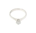 Diamantring i 18k vitguld med en diamant på 0,38 ct