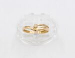 Ring i 18k guld med en liten diamant