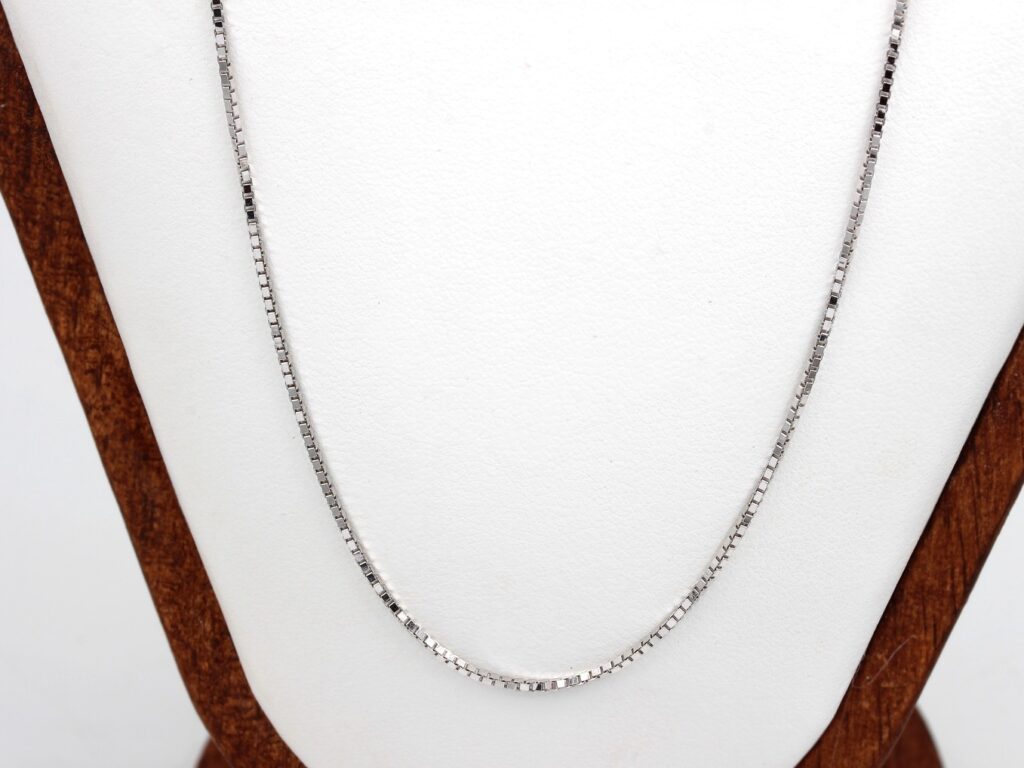 Halsband venezia i 18k vitguld