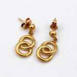 Örhängen i 18k guld. vikt: 0.90g