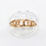 Bismarck ring i 18k guld.vikt:1.67g