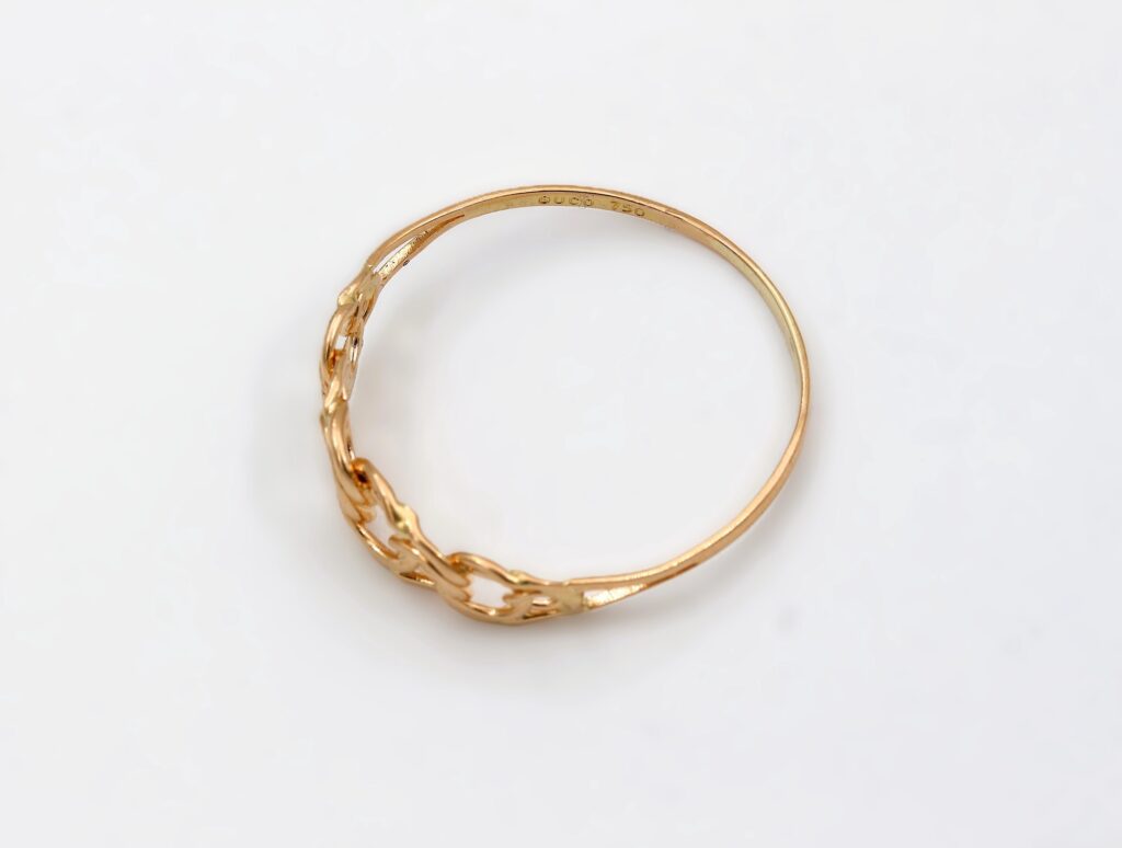 Bismarck ring i 18k guld.vikt:1.67g Bismarck ring i 18k guld.vikt:1.67g