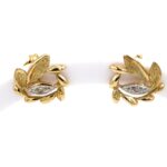 Örhängen i 18k guld med små diamanter. Vikt 1.78 g