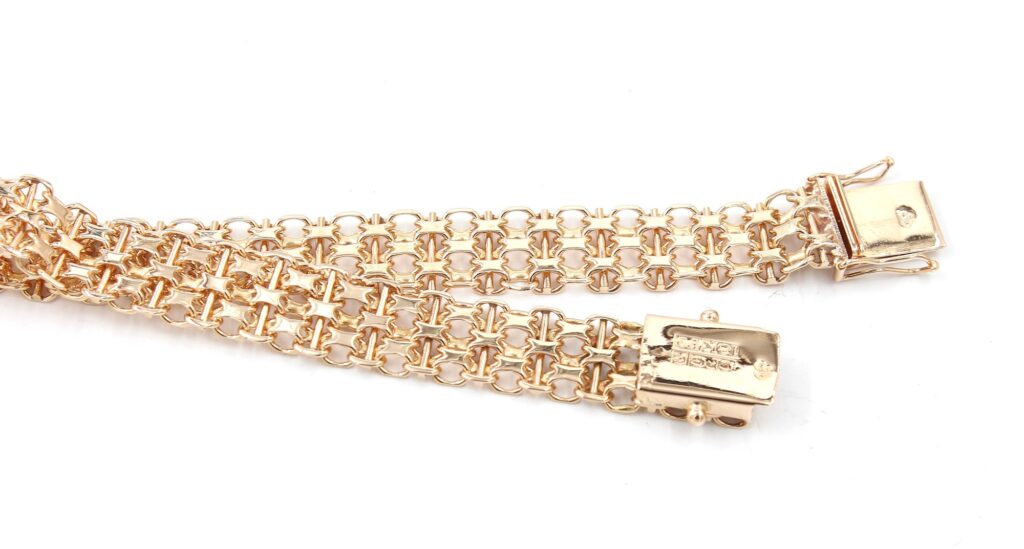 X-länk armband med stavar i 18k guld. Vikt: 16,25 g X-länk armband med stavar i 18k guld. Vikt: 16,25 g