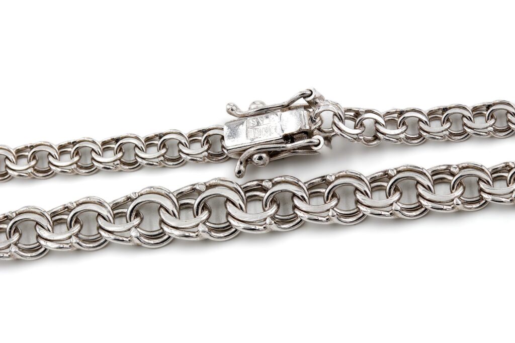 Halsband bismarck i 18k vitguld - doserad.Vikt 15.05g