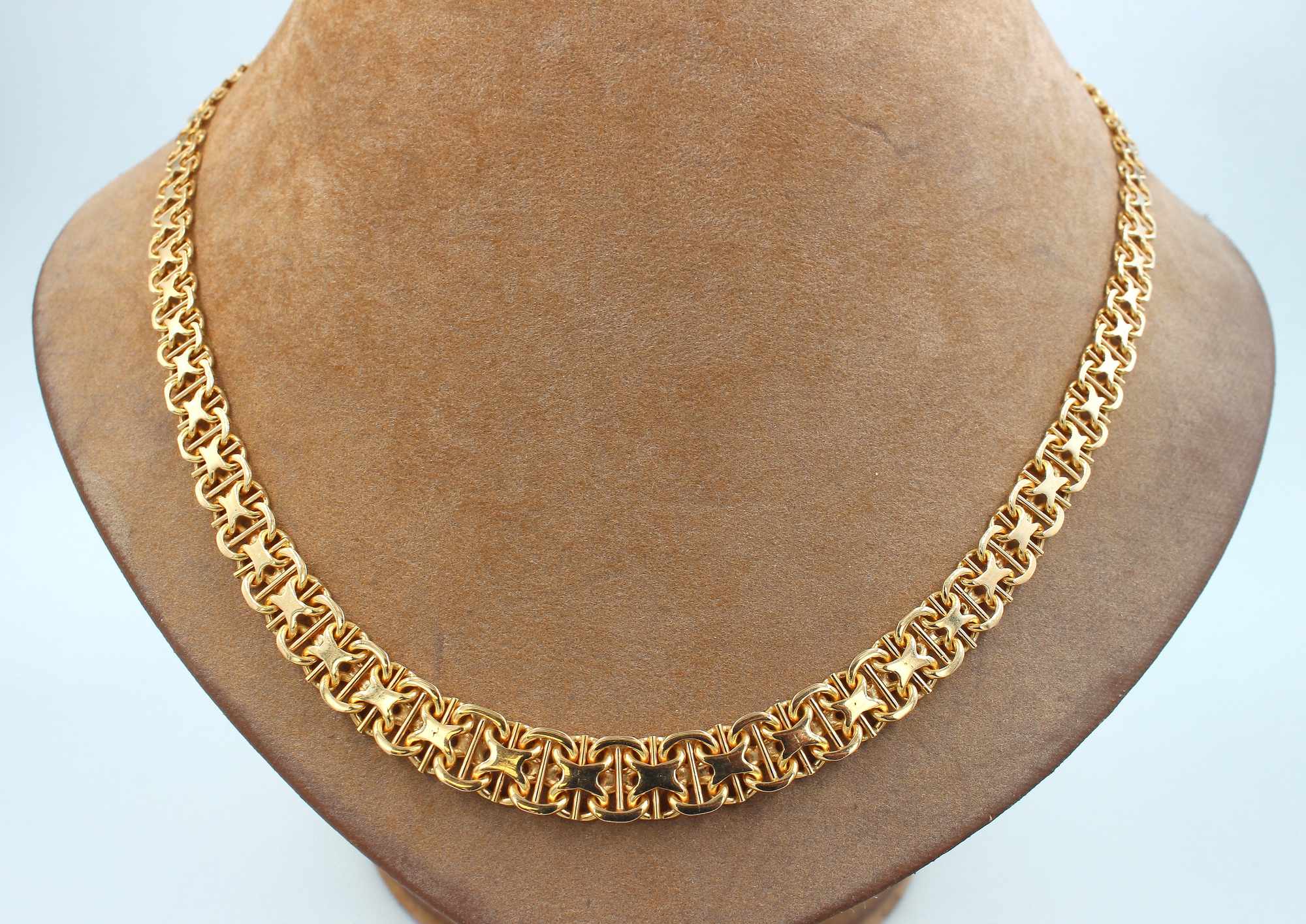 X-länk halsband med stavar i 18k guld- doserad. vikt:24,65g