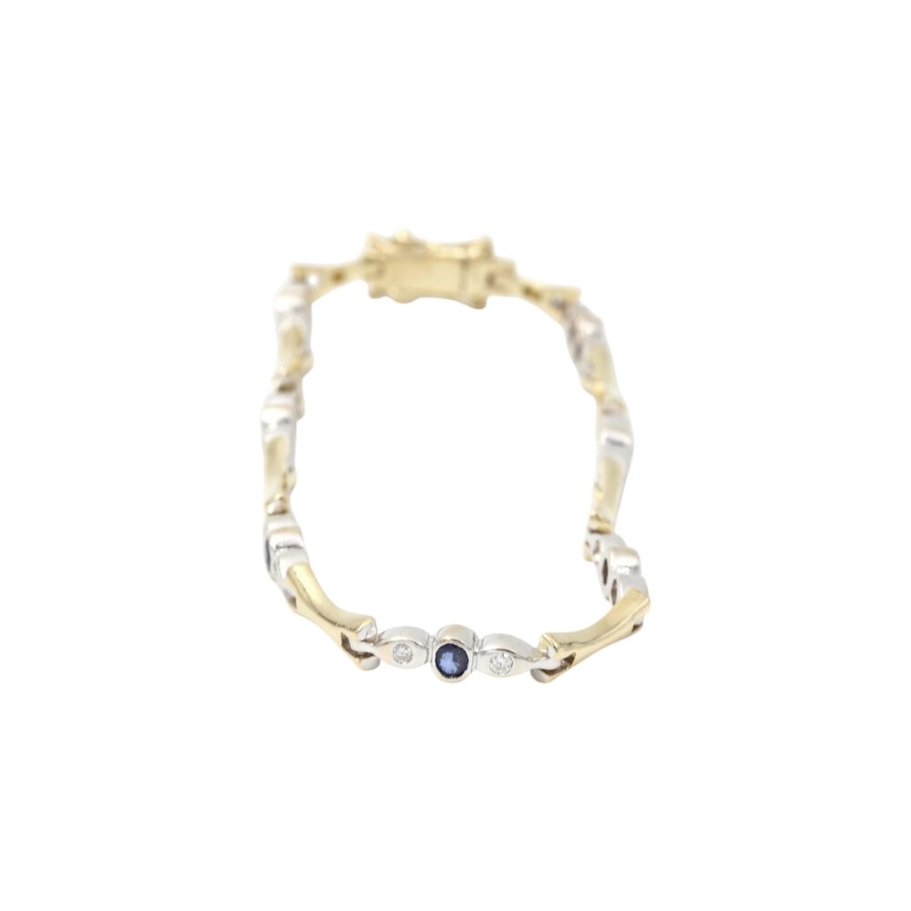 Armband i 18k guld med 14 st diamanter och blåa stenar.