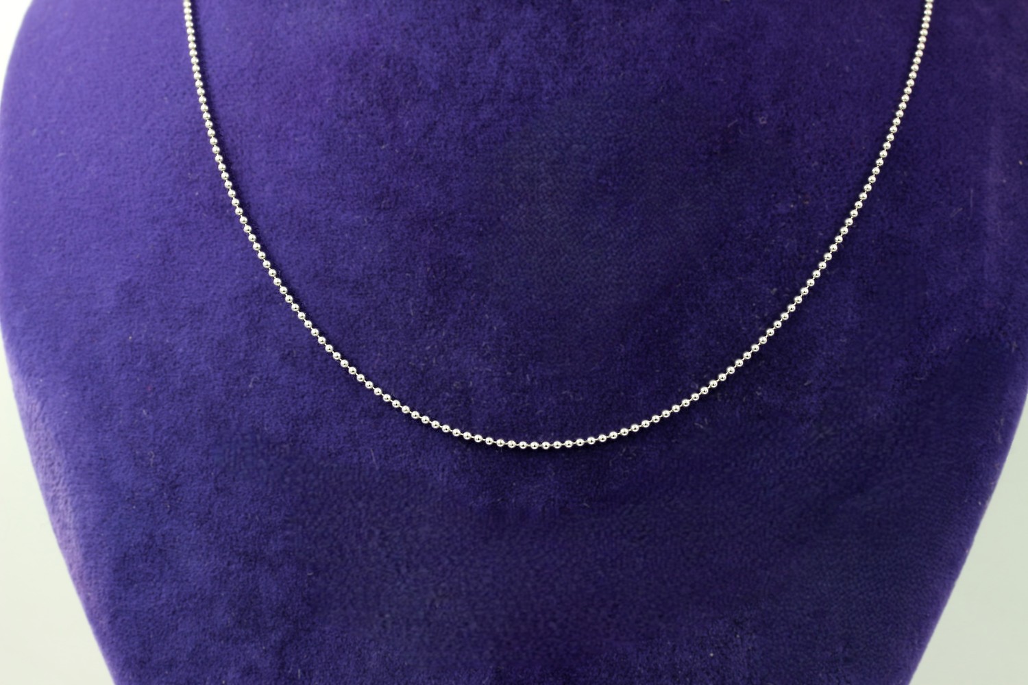 Halsband i 18k vitguld.