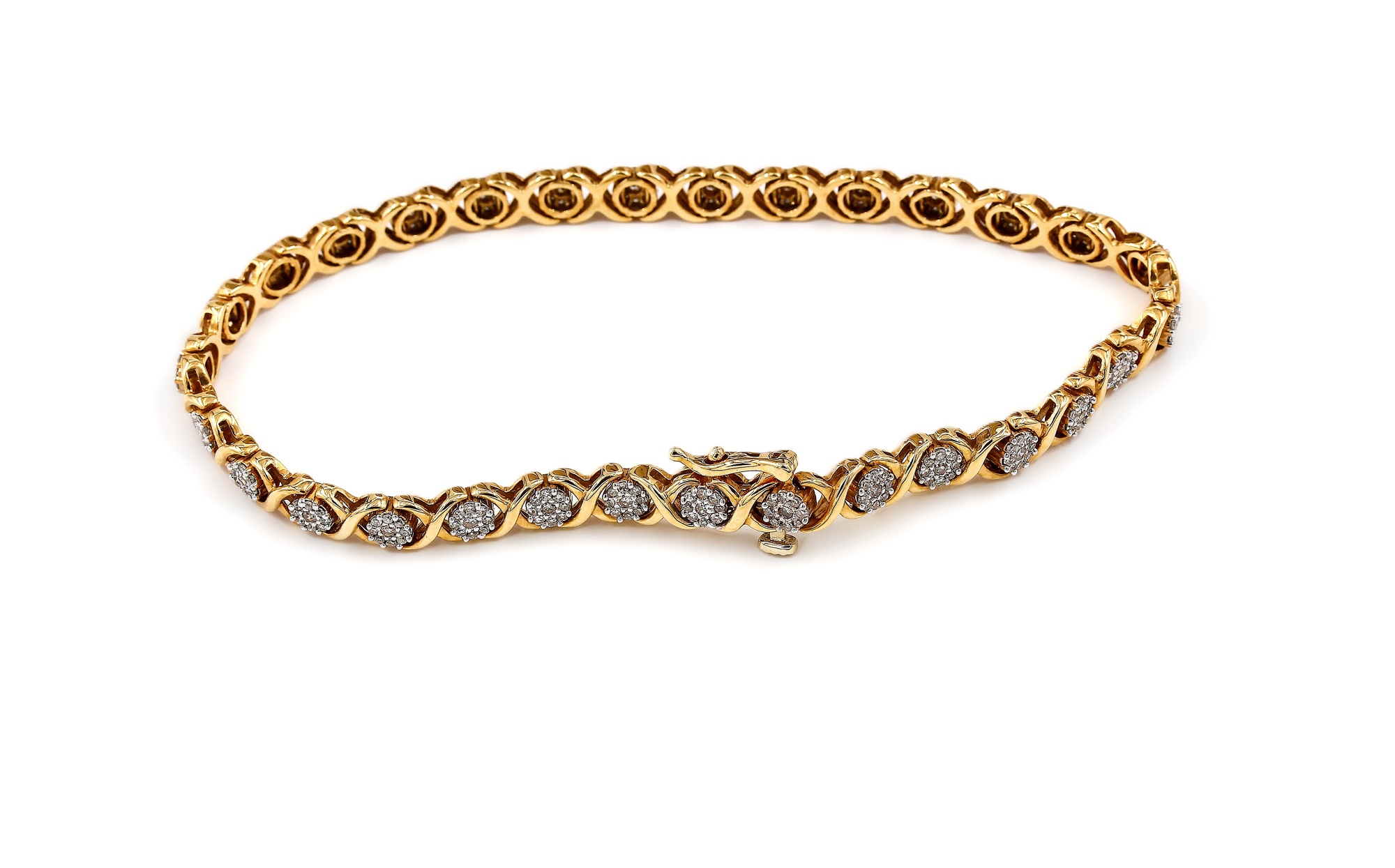 Armband i 18k guld med många små diamanter. Vikt:13.84g