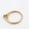 Ring i 18k guld med en liten diamant