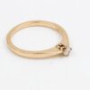 Ring i 18K guld med en diamant på ca 0.10 ct