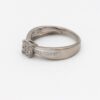 Ring i 18k vitguld med små diamanter