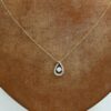 Halsband i 18k guld med ett zirkon hänge