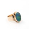 Ring i 18k guld med en opal sten