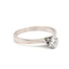 Ring i 18k vitguld med en diamant på 0,30 ct WSI.