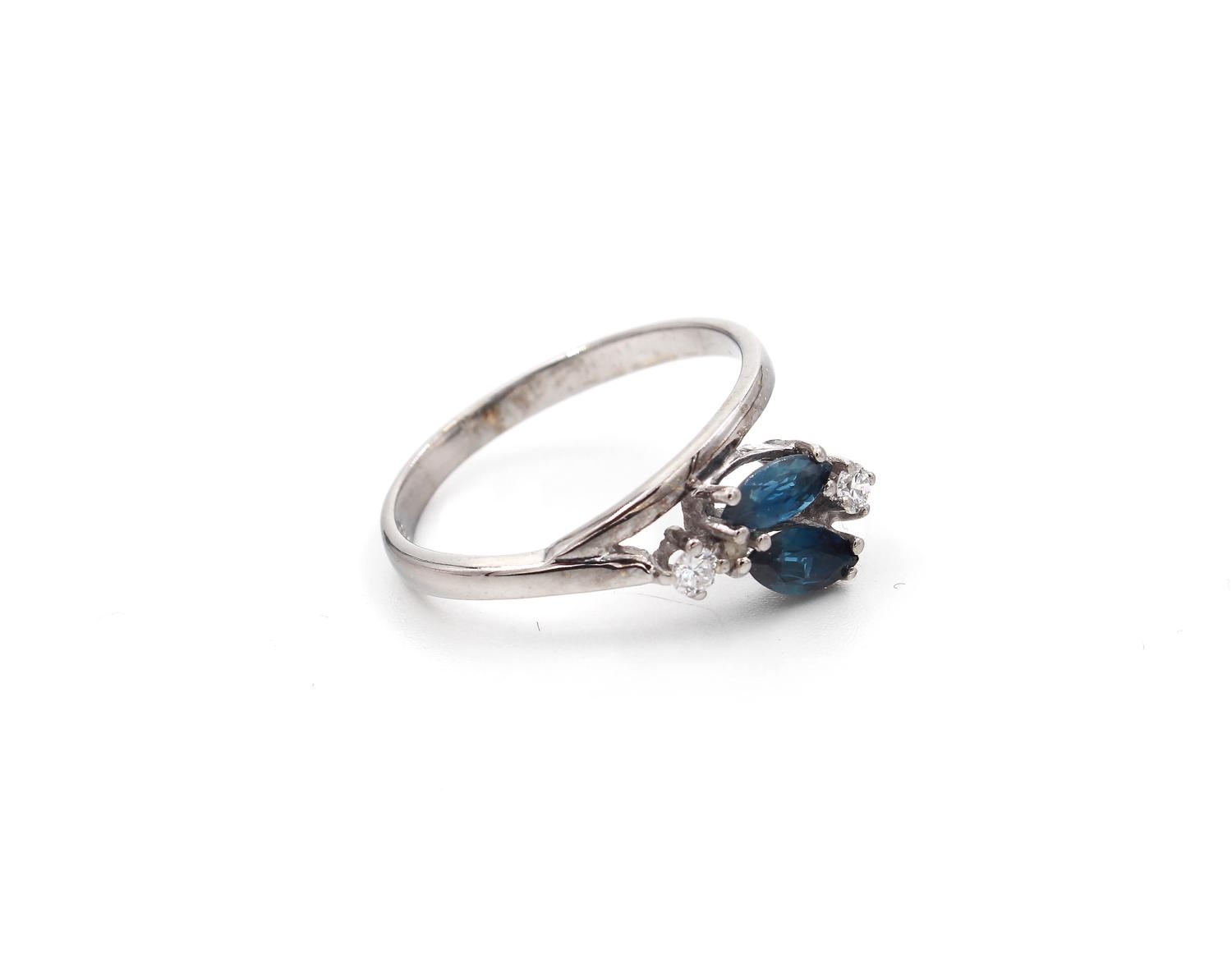 Diamant ring i 14k vitguld med en safir