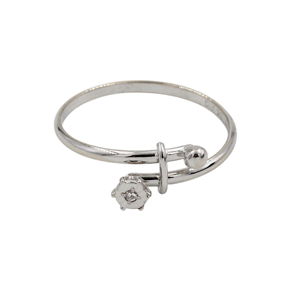Ring i 18k vitguld med en liten diamant
