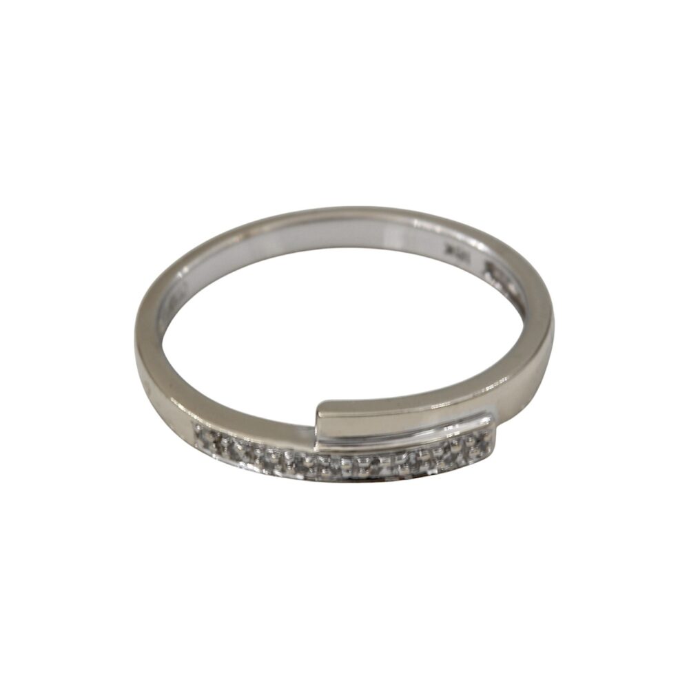 Diamantring i 18k vitguld med små diamanter