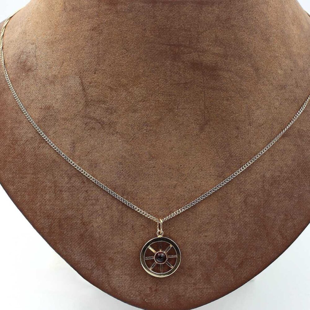 Pansar halsband i 18k guld med ett hänge