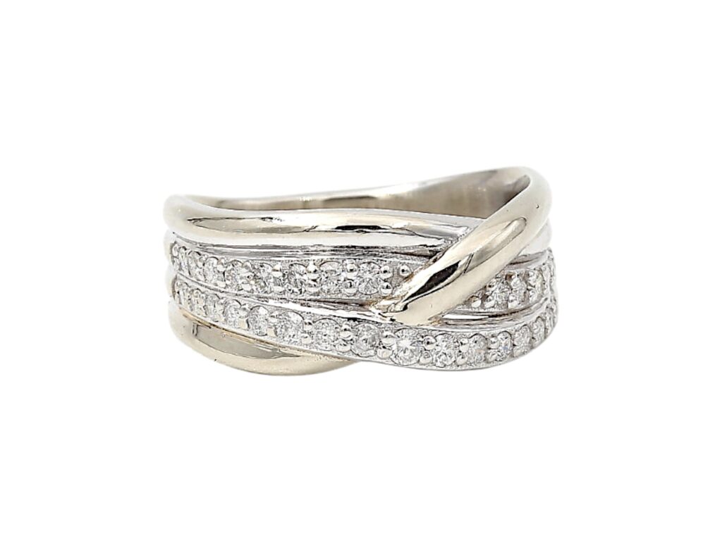 Diamantring i 14k vitguld