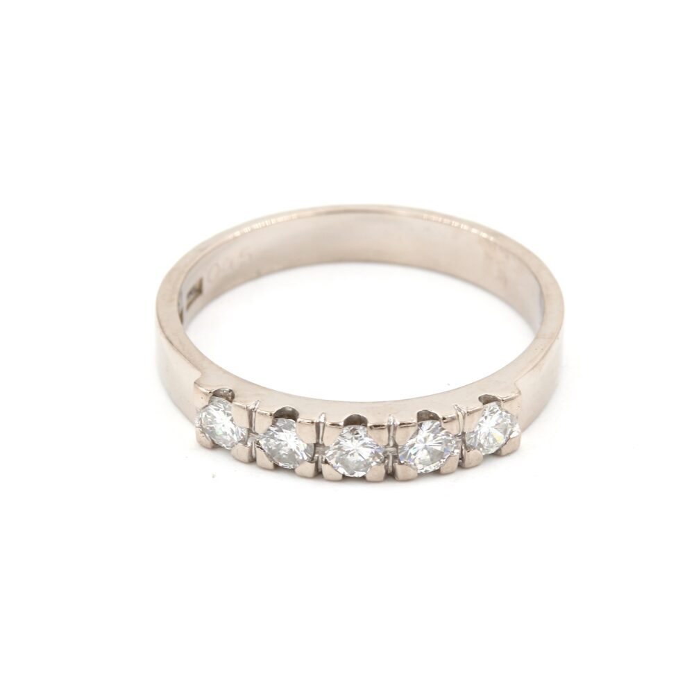 Diamantring i 18k vitguld 0,45 ct. vikt: 3,9 g