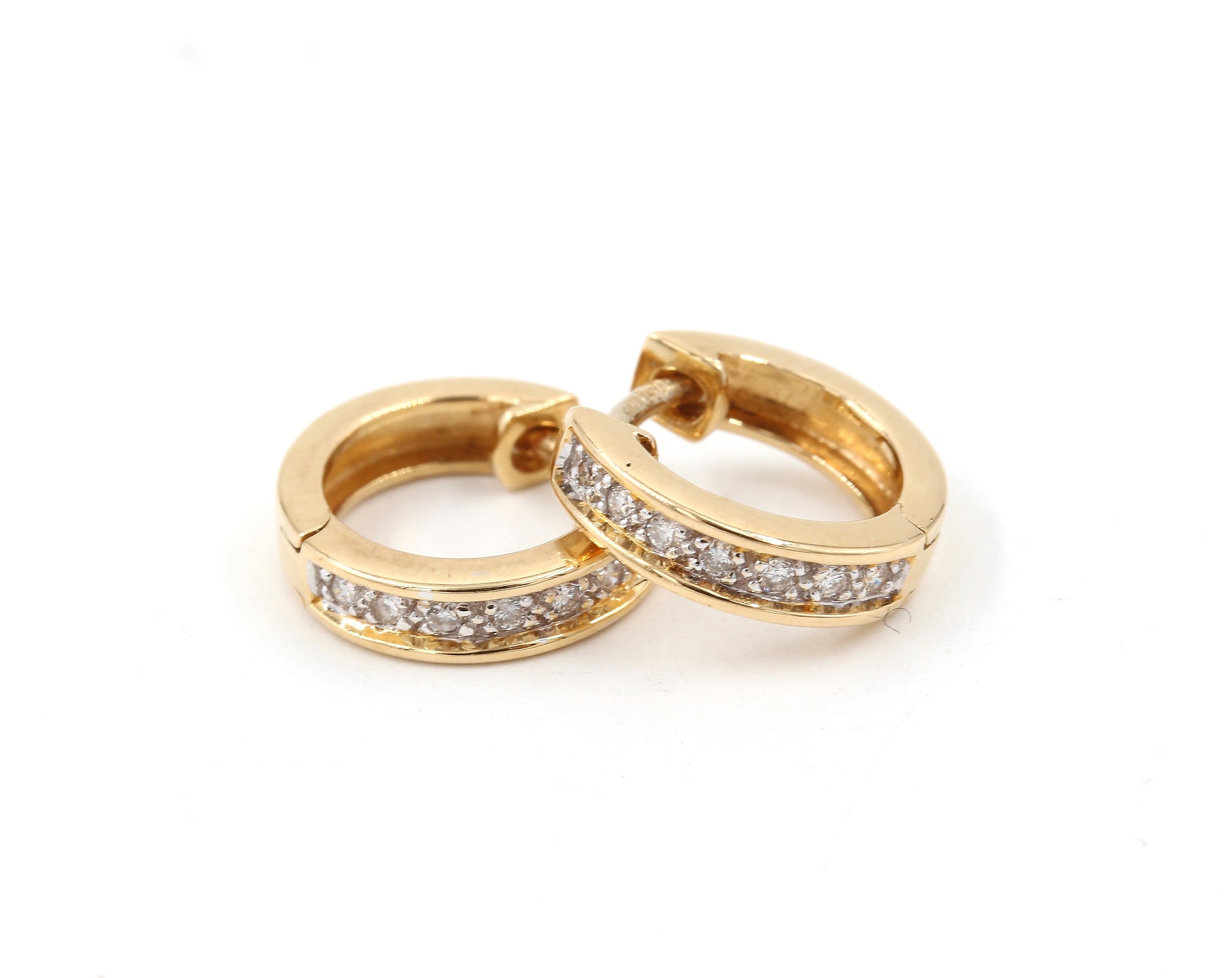 Diamantörhängen i 18k guld 0,14ct. vikt: 2,7 g