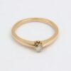 Ring i 18K guld med en diamant på ca 0.10 ct