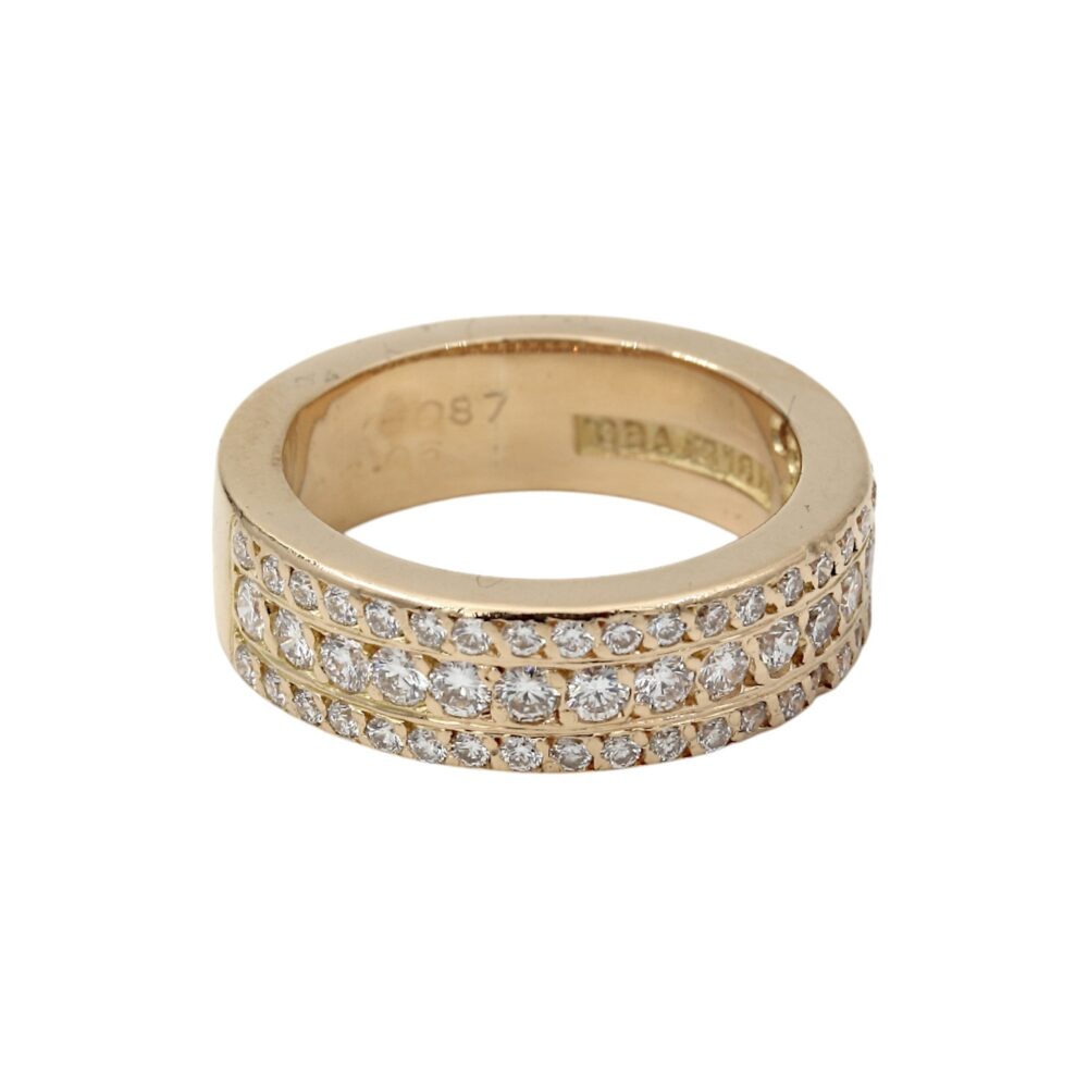 Diamantring i 18k guld på totalt 0,87 ct diamanter.