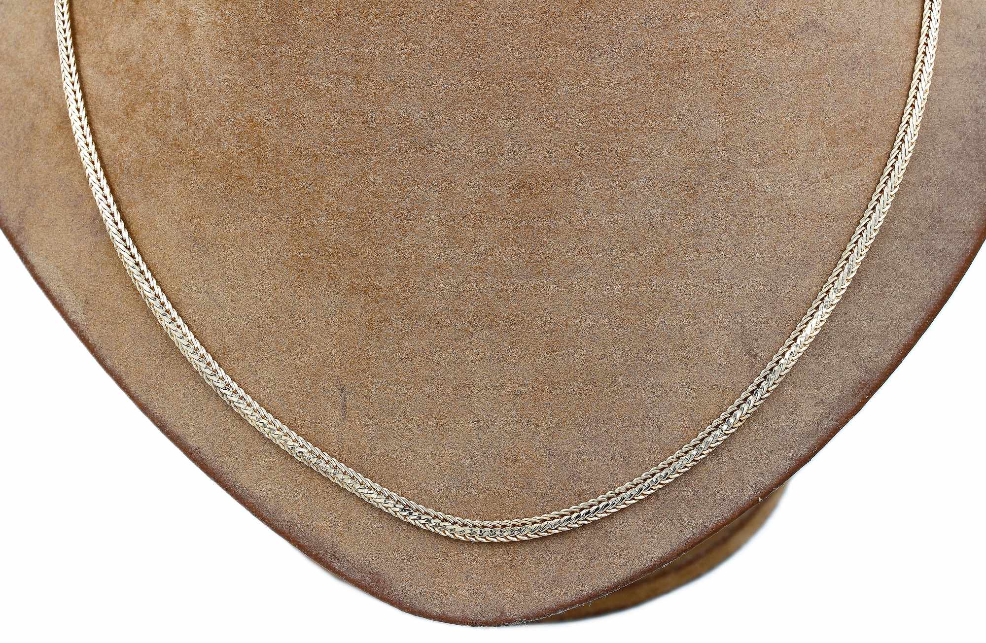 Halsband fiskben i 18k guld- massiv. Vikt 9.39g