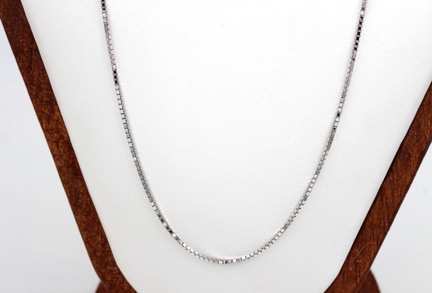 Halsband venezia i 18k vitguld