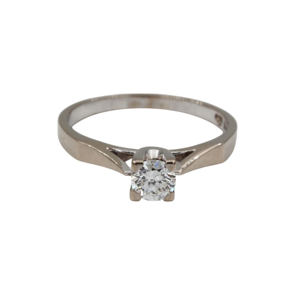 Ring i 18k vitguld med en diamant på 0.40 ct