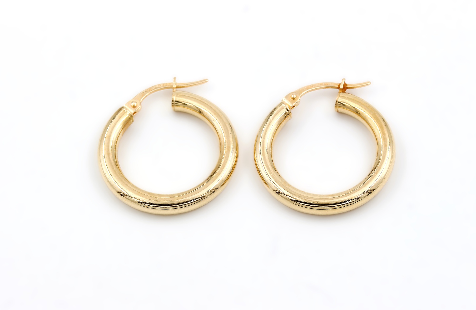 Örhängen i 18k guld.Vikt: 2.6 g