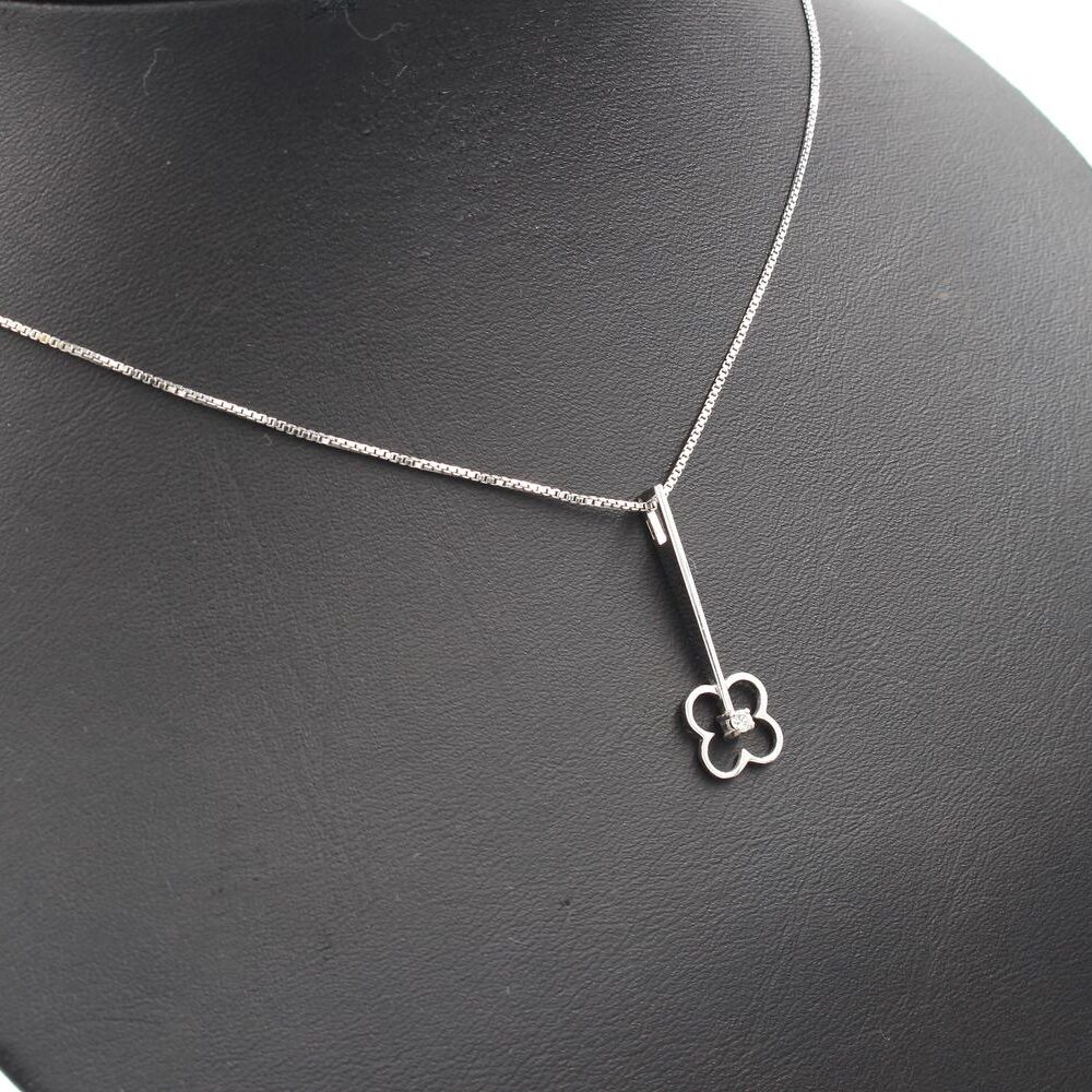Halsband med diamant hänge i 18k vitguld- 0,04 ct
