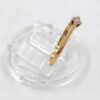 Ring i 18k guld med en liten diamant