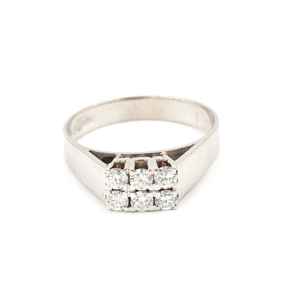 Ring i 18k vitguld med diamanter på totalt 0.48 ct.Vikt 4.1g