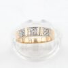 Ring i 18k guld med 12 diamanter på totalt 0.24 ct.vikt 3.73g