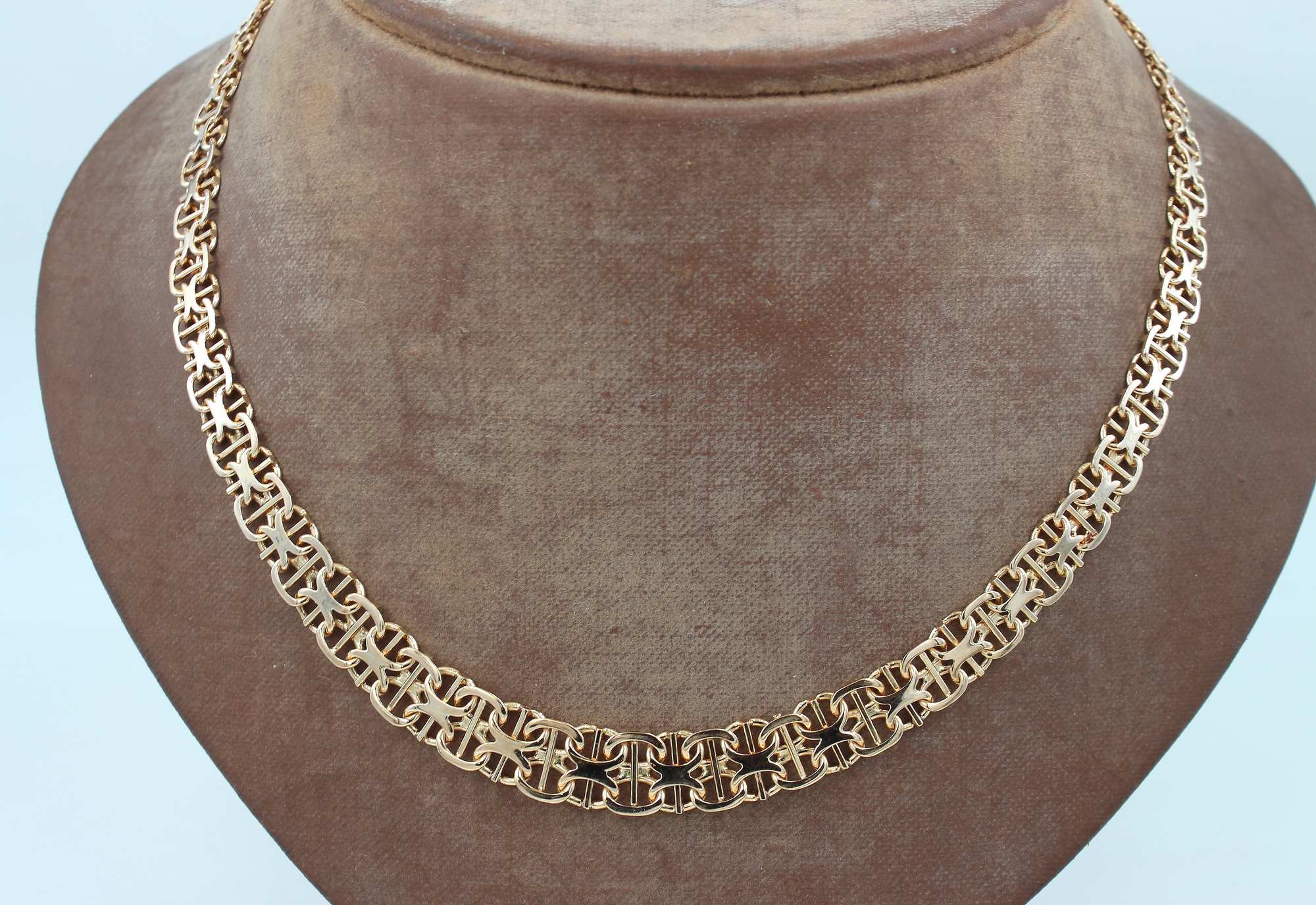 X-länk Halsband med stavar i 18k guld . vikt: 28,22 g